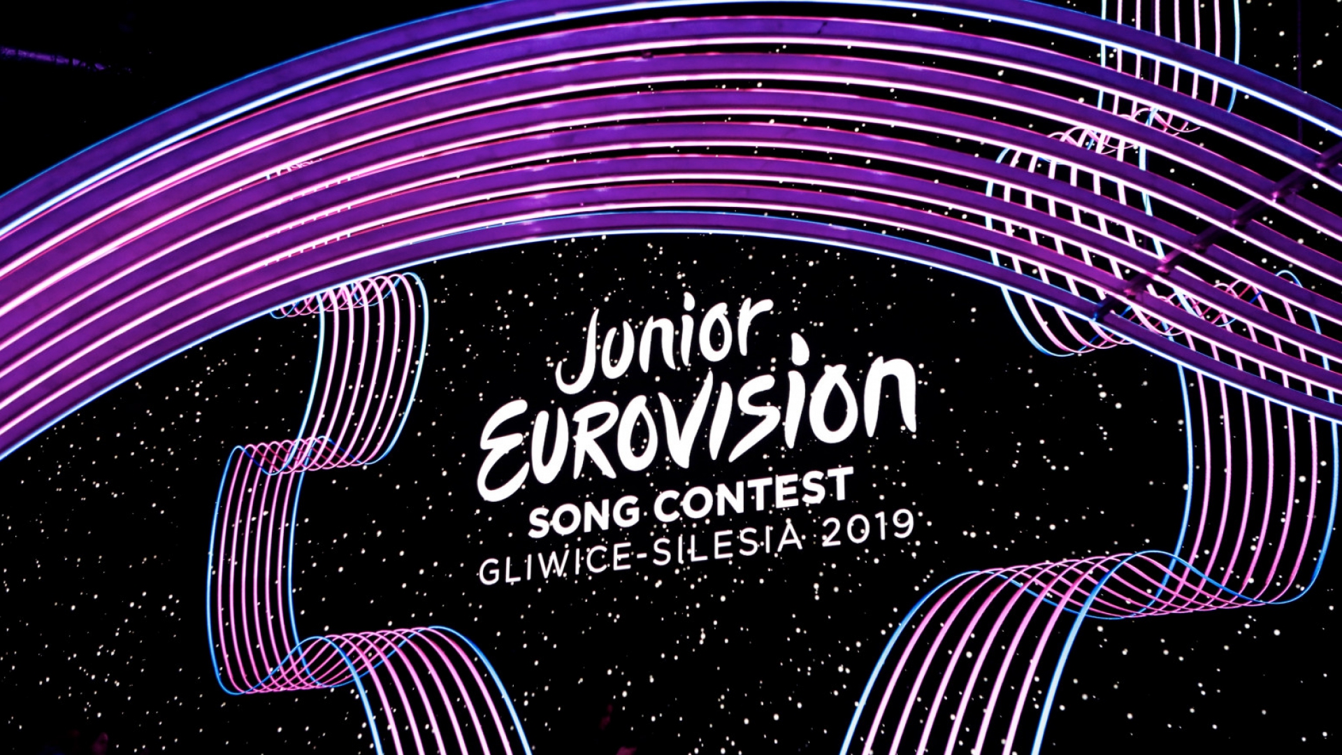A 2019-es Junior Eurovíziós Dalfesztivál színpadának részlete, a verseny logójával az Arena Gliwice-ben, Lengyelországban - Thomas Hanses (EBU) fotója