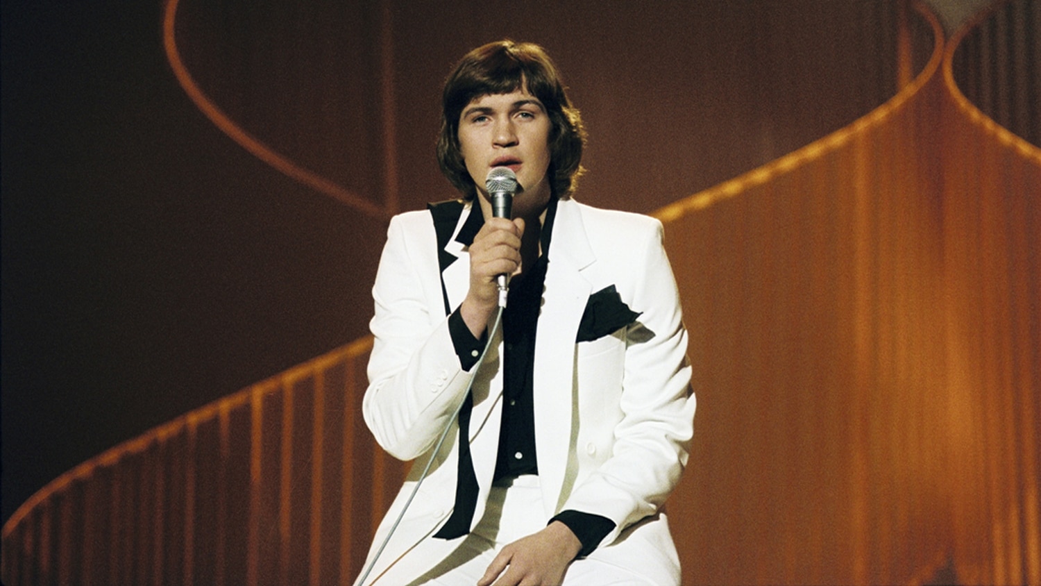 Johnny Logan, a Whats Another Year című dal előadója, az 1980-as Eurovíziós Dalfesztivál győztese - az RTÉ Archives fotója