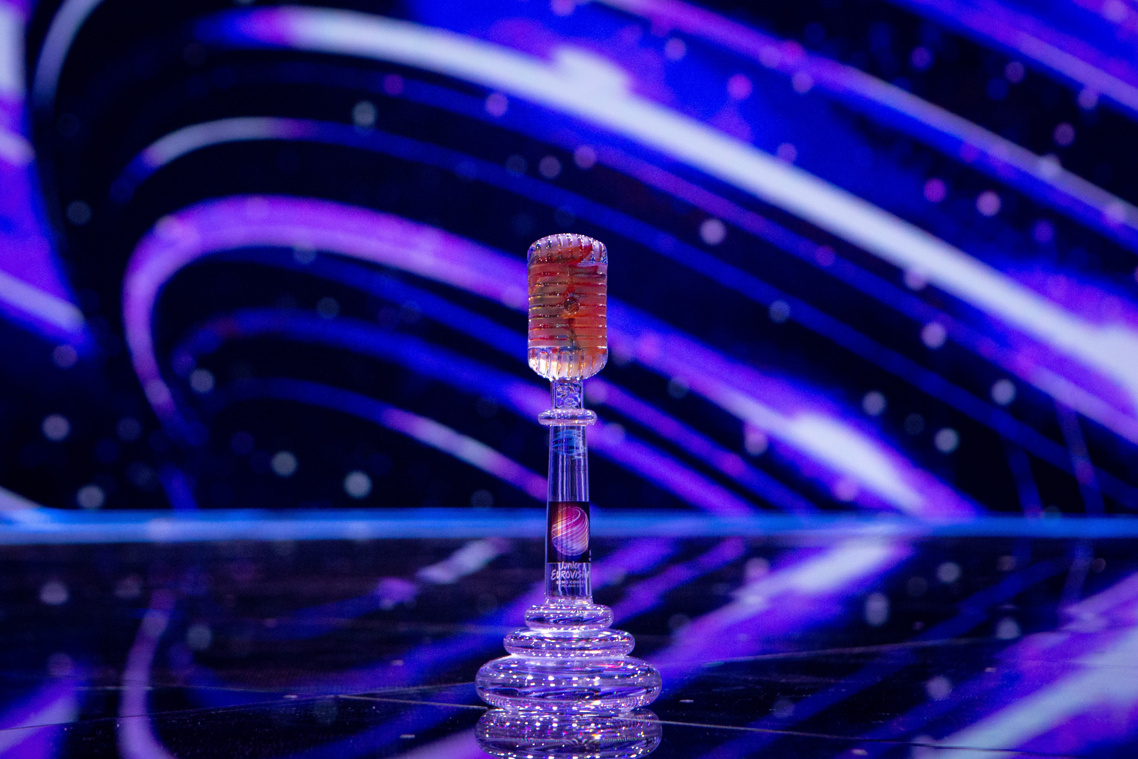A 2020-as varsói Junior Eurovíziós Dalfesztivál trófája - Stijn Smulders (EBU) fotója