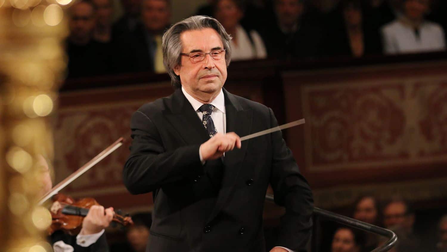 Riccardo Muti vezényli a Bécsi Filharmonikusokat a hagyományos Újévi Koncerten - Roman Zach-Kiesling (ORF) fotója