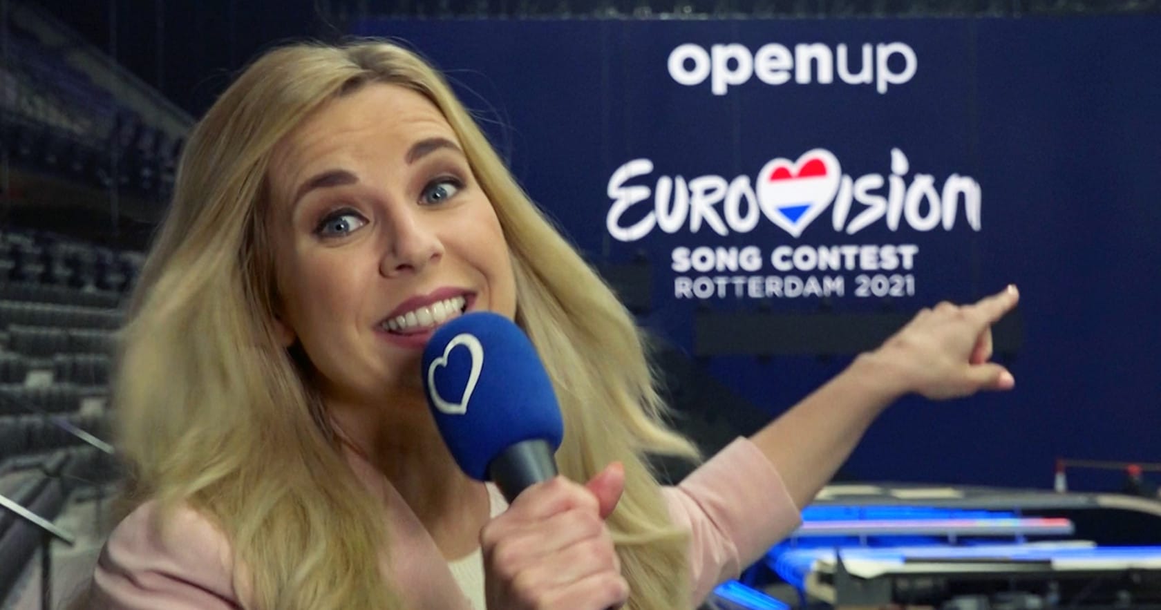 Krista Siegfrids új műsorsorozattal debütál a Rotterdam Ahoyból, a 2021-es Dalfesztivál helyszínéről - Eurovision.tv-grafika