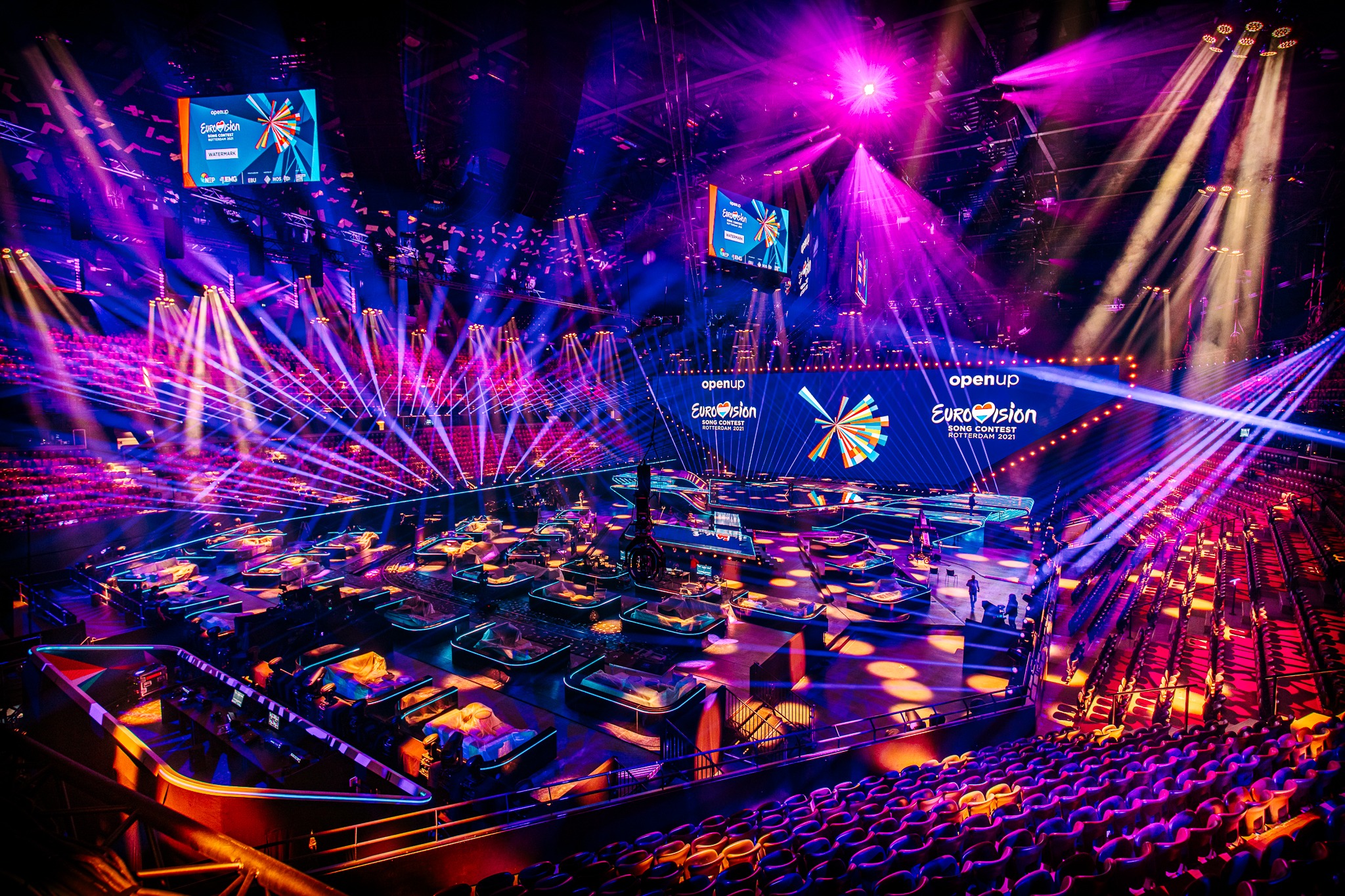 A 2021-es Eurovíziós Dalfesztivál színpada és küzdőtere a hollandiai Rotterdam Ahoyban - Nathan Reinds (EBU) fotója