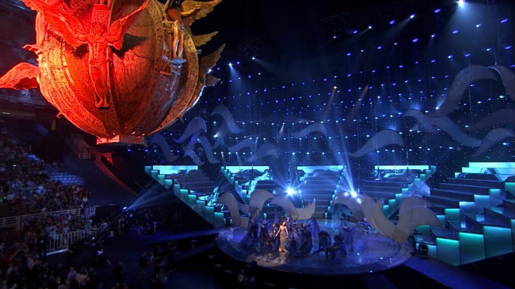 A visszafogott nyitószám - The Mermaid Song (A sellődal) - Eurovision.tv pillanatképe a HD-felvétel részletén