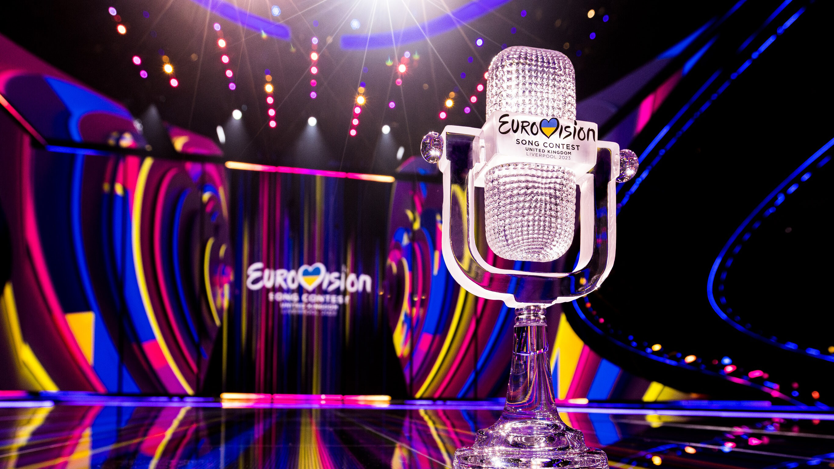 A Eurovision Song Contest 2023 trófeája az M&S Liverpool Aréna színpadán - Corinne Cumming (EBU) fotója_0.5
