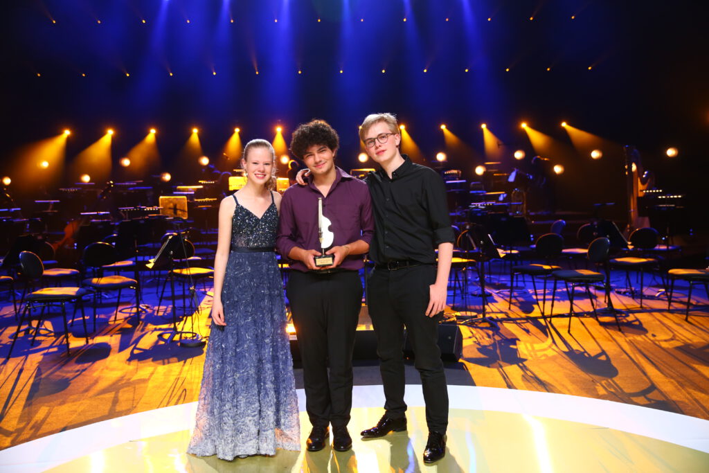 A Eurovision Young Musicians 2022 díjazottjai - a norvég Alma Serafin Kraggerud, a cseh Daniel Matejča és a német Philipp Schupelius - Farouk Vallette (EBU) fotója
